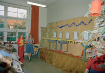 831157 Afbeelding van een activiteit tijdens de viering van het 50-jarig bestaan van de Cort van der Lindenschool ...
